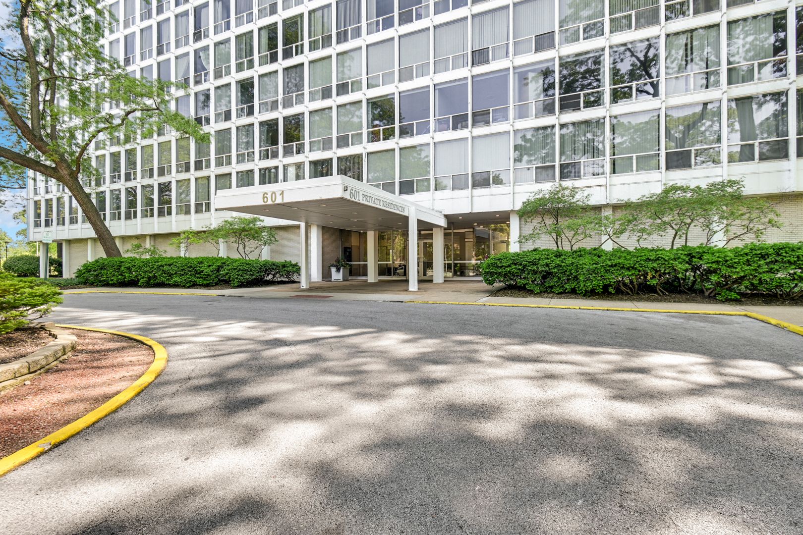 601 E 32nd Street #403 — Chicago, IL 60616