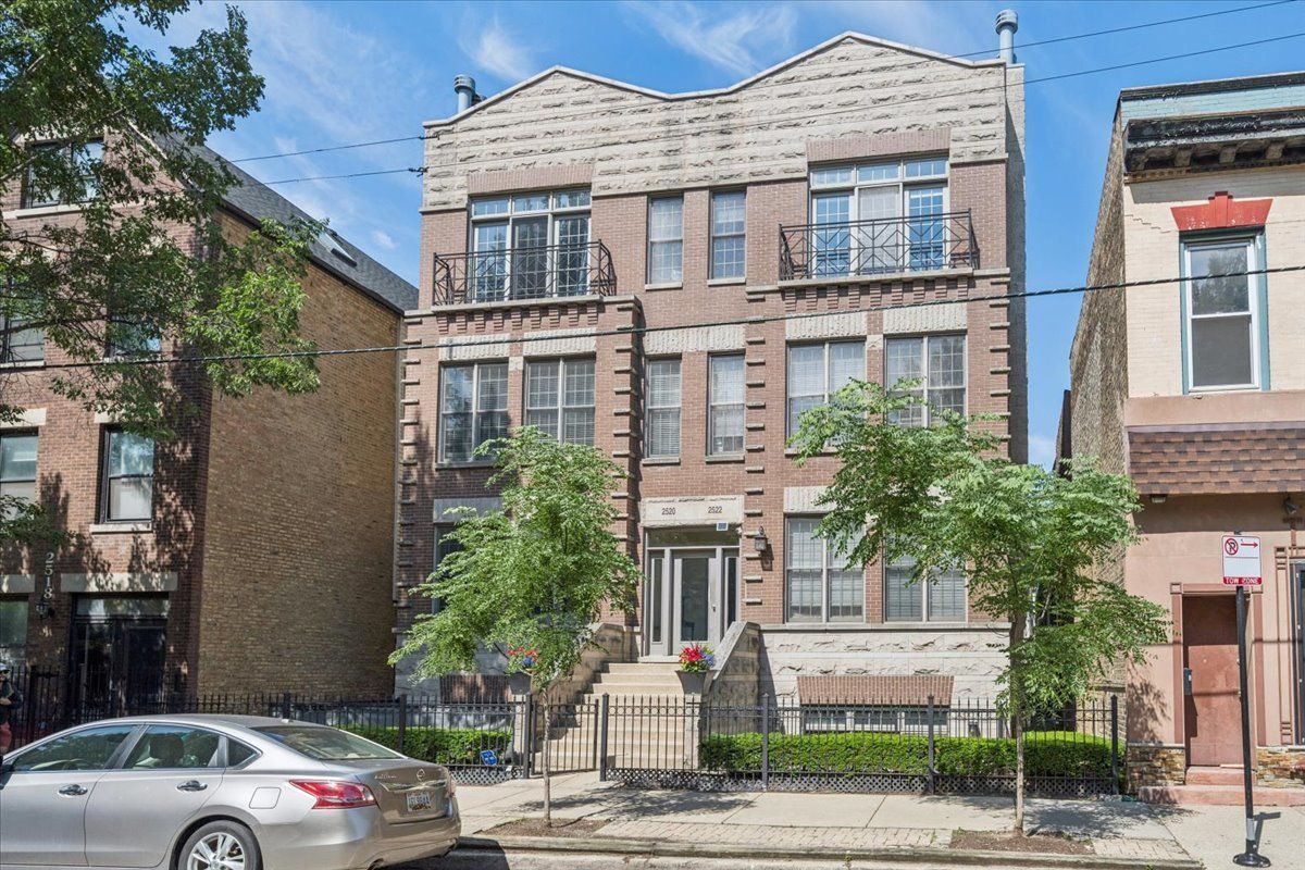 2520 N Southport Avenue #3N — Chicago, IL 60614