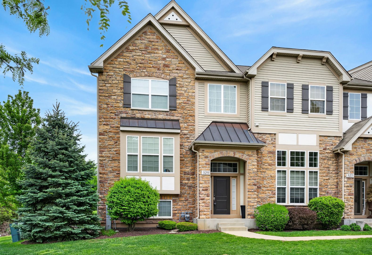 329 Bennett Drive — Carol Stream, IL 60188