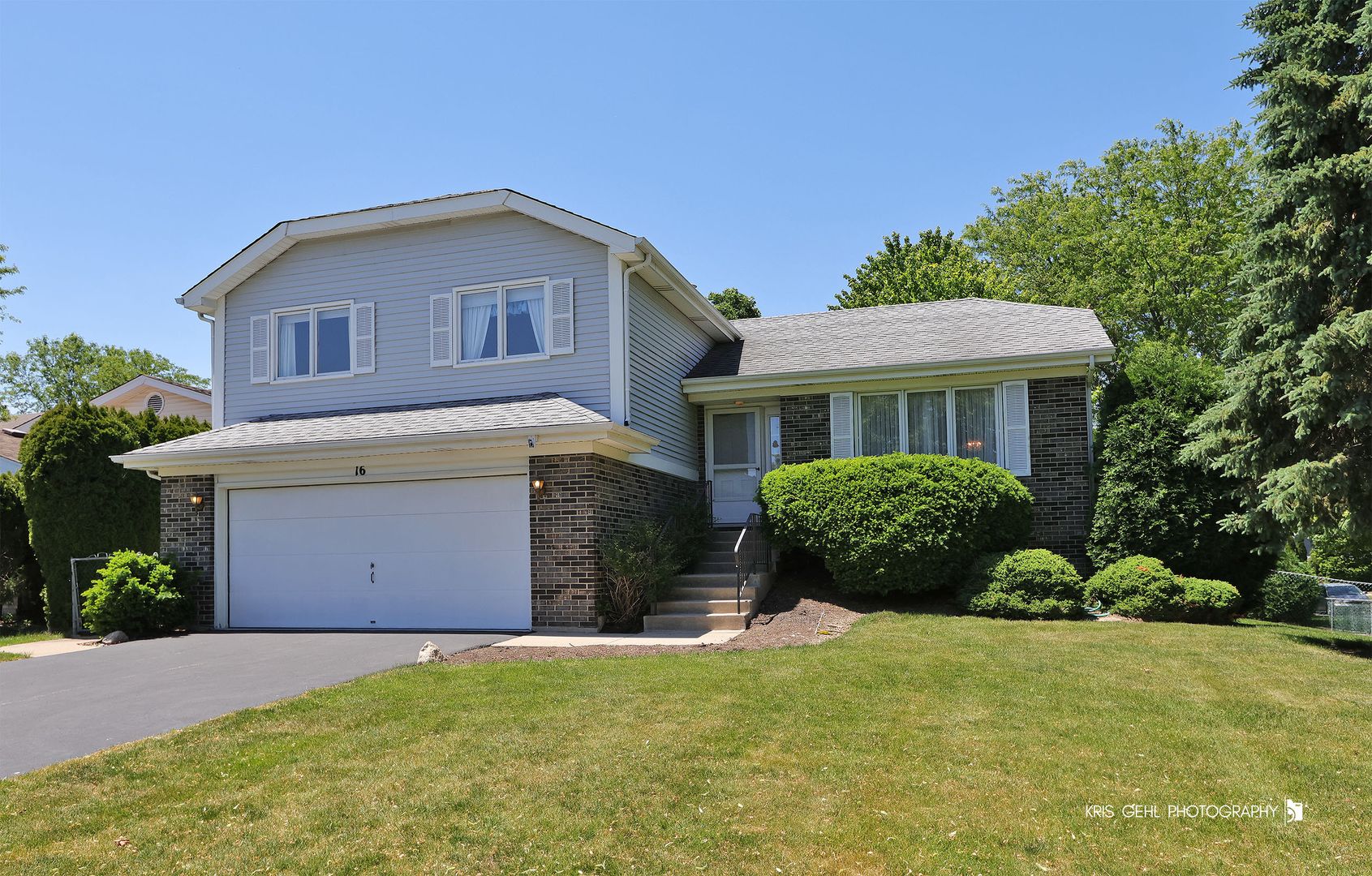 16 S Emerald Avenue — Mundelein, IL 60060