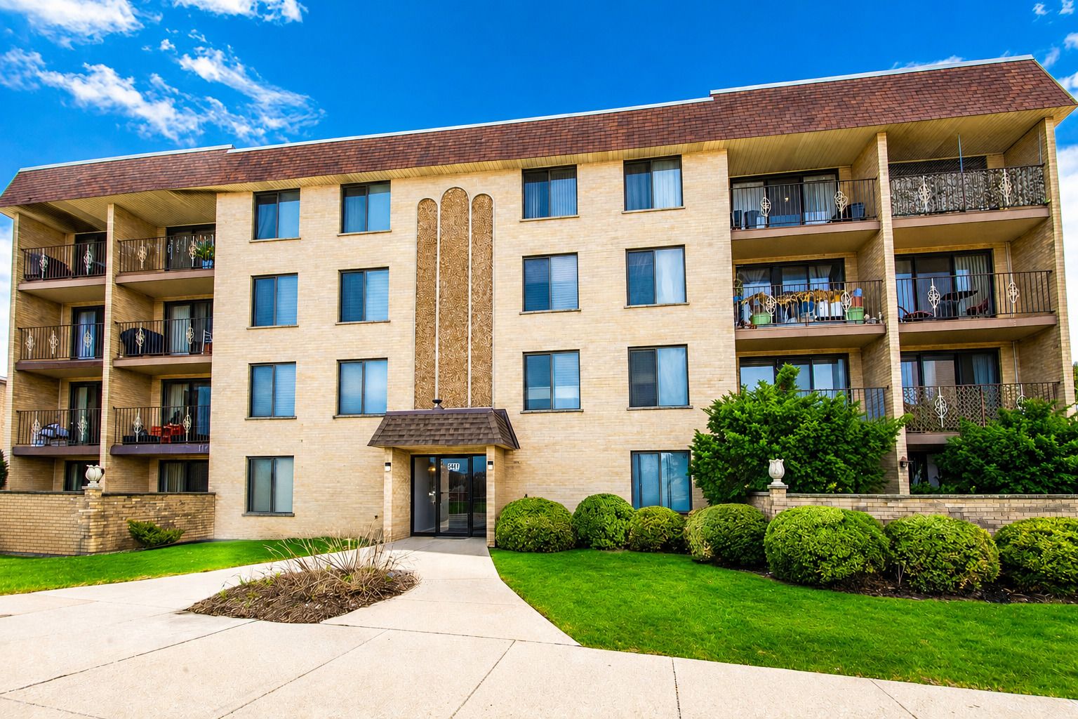 5447 W Lawrence Avenue #203 — Chicago, IL 60630