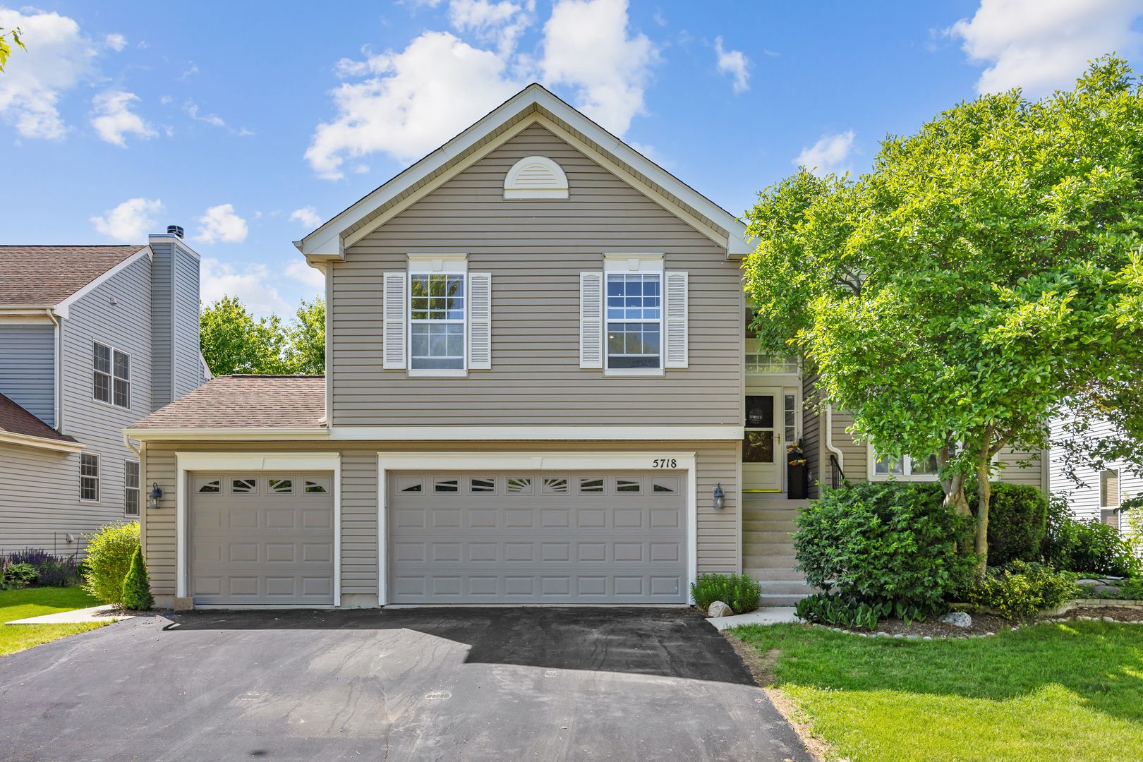 5718 Breezeland Road — Carpentersville, IL 60110