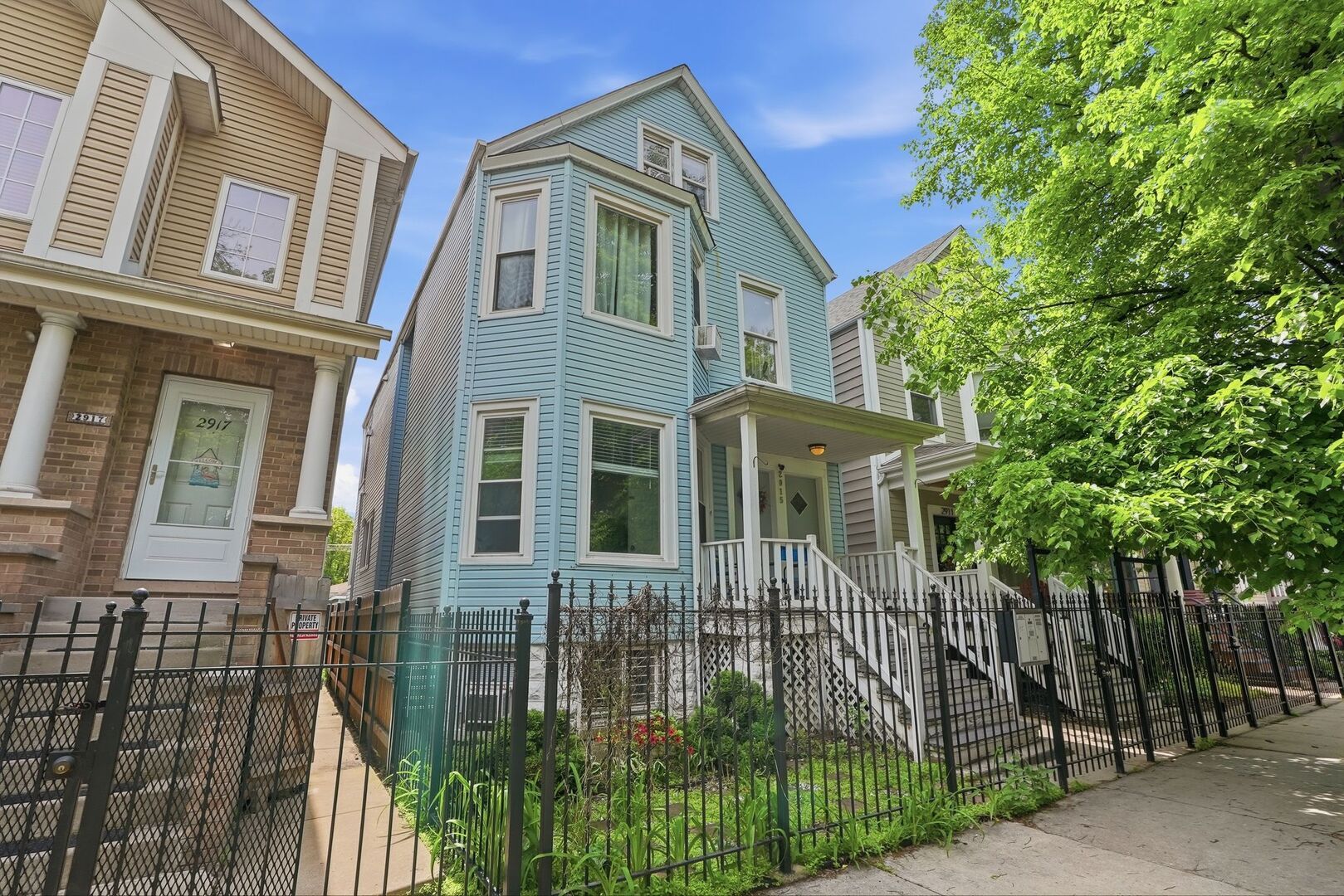 2915 N Dawson Avenue — Chicago, IL 60618