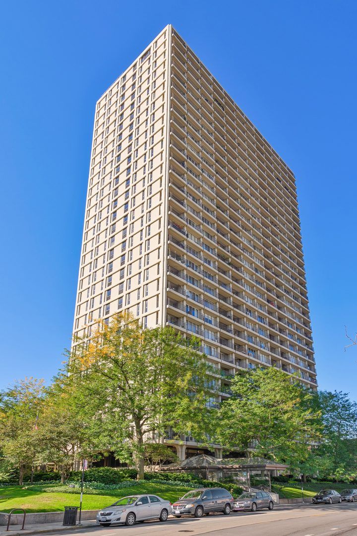 1960 N Lincoln Park West #1601 — Chicago, IL 60614