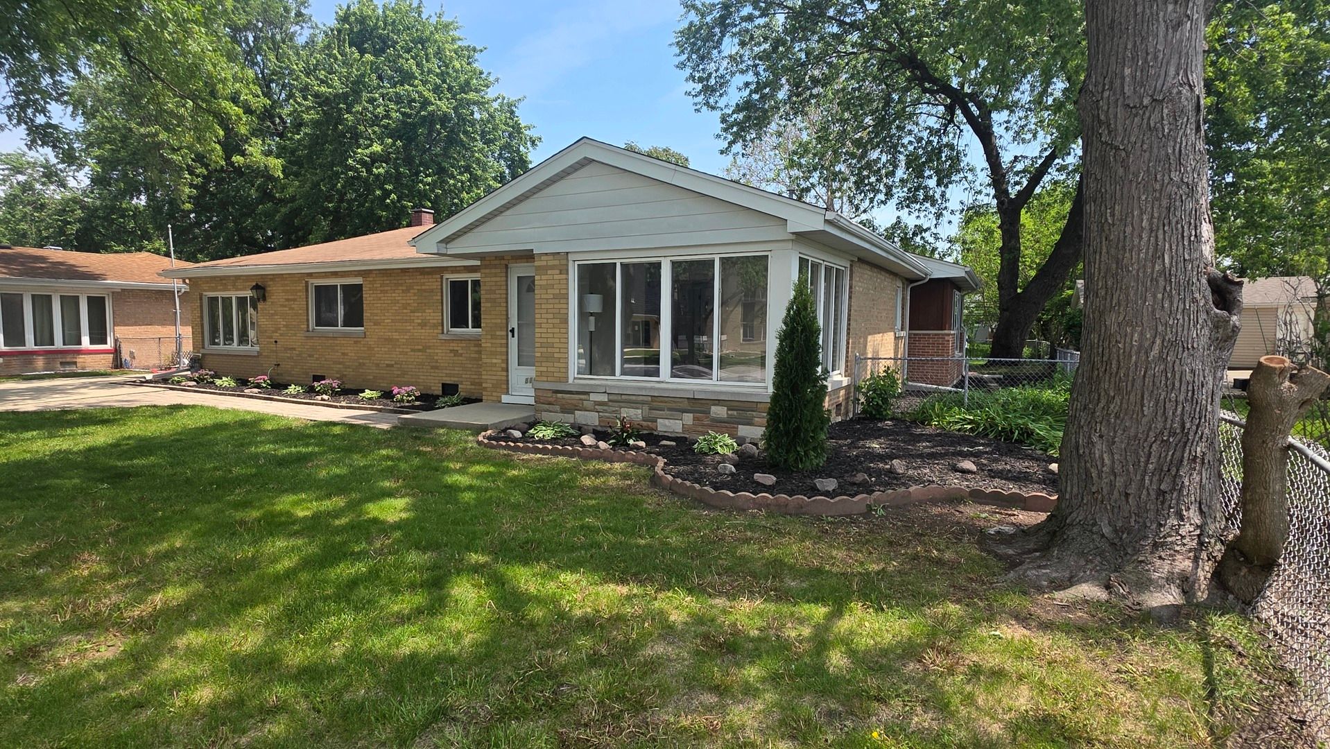 8867 Mobile Avenue — Oak Lawn, IL 60453