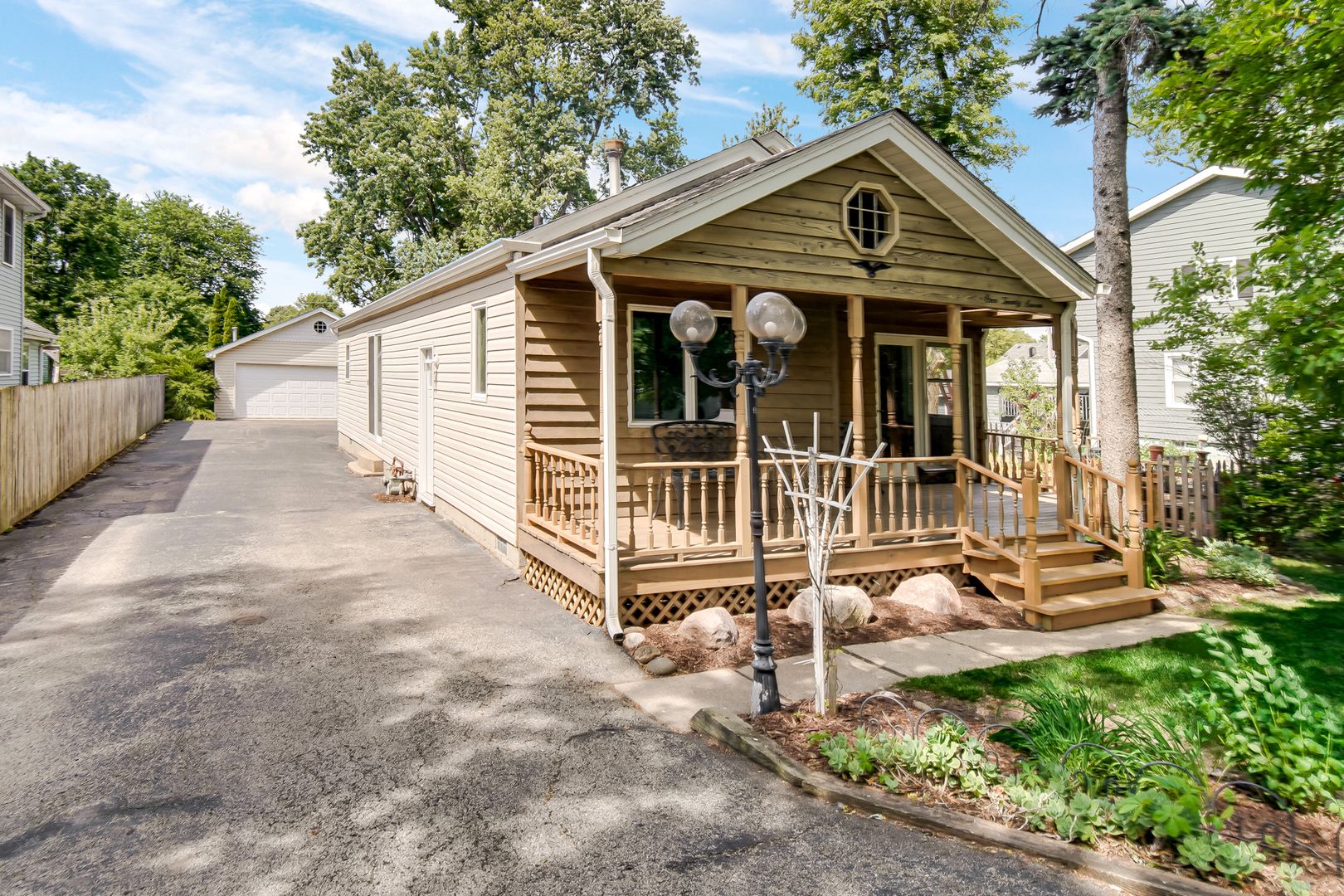 127 E 4th Avenue — New Lenox, IL 60451