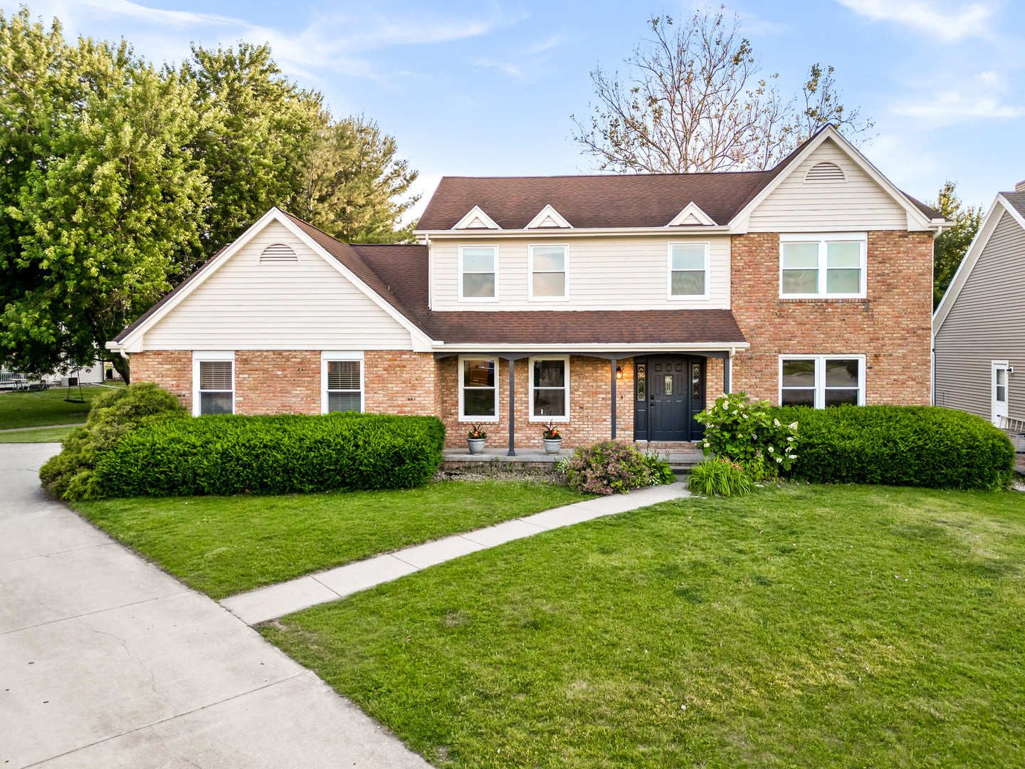 1 Shorewood Court — Bloomington, IL 61704