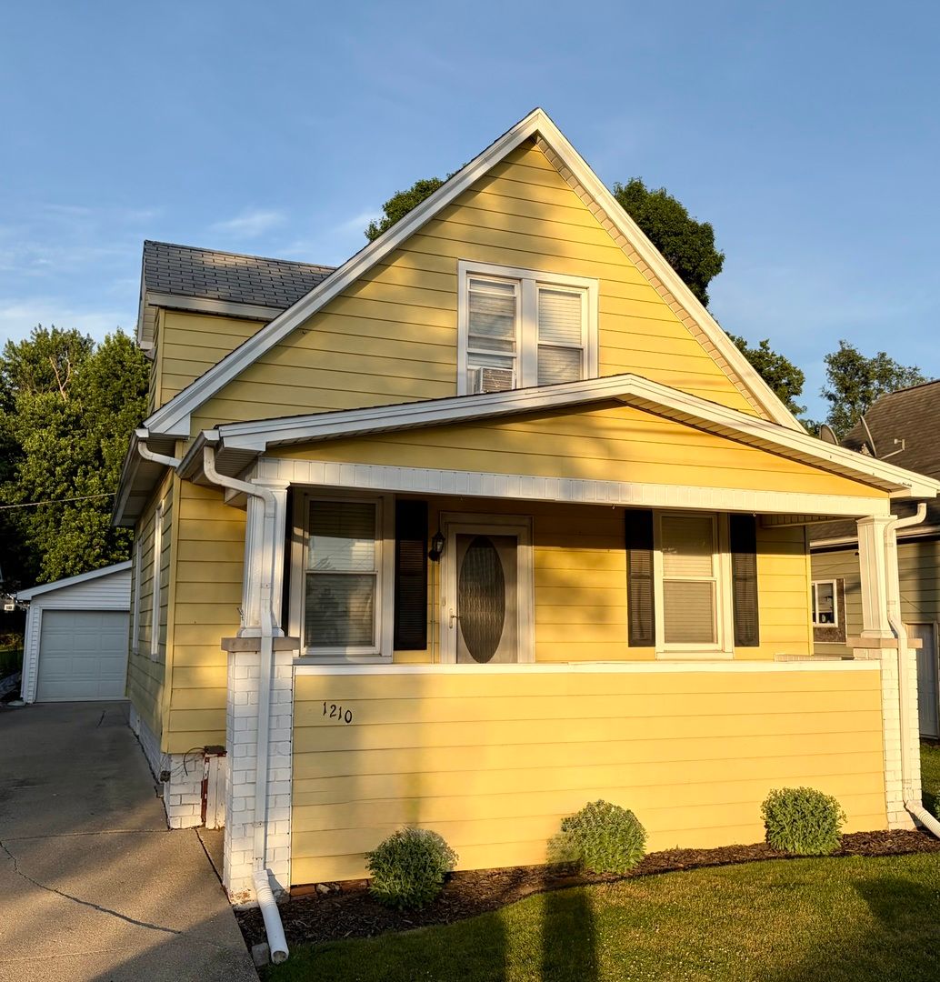 1210 S Oak Street — Bloomington, IL 61701