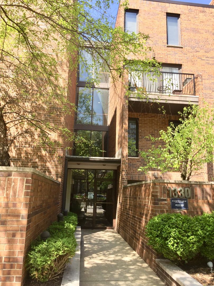 1330 N LaSalle Street #300 — Chicago, IL 60610