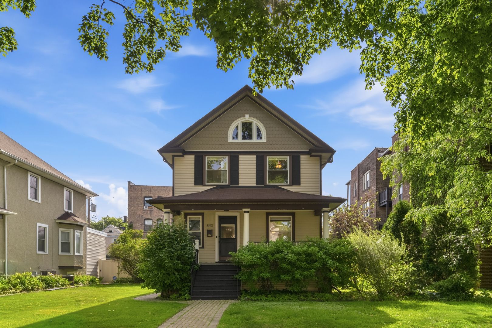 840 S Humphrey Avenue — Oak Park, IL 60304
