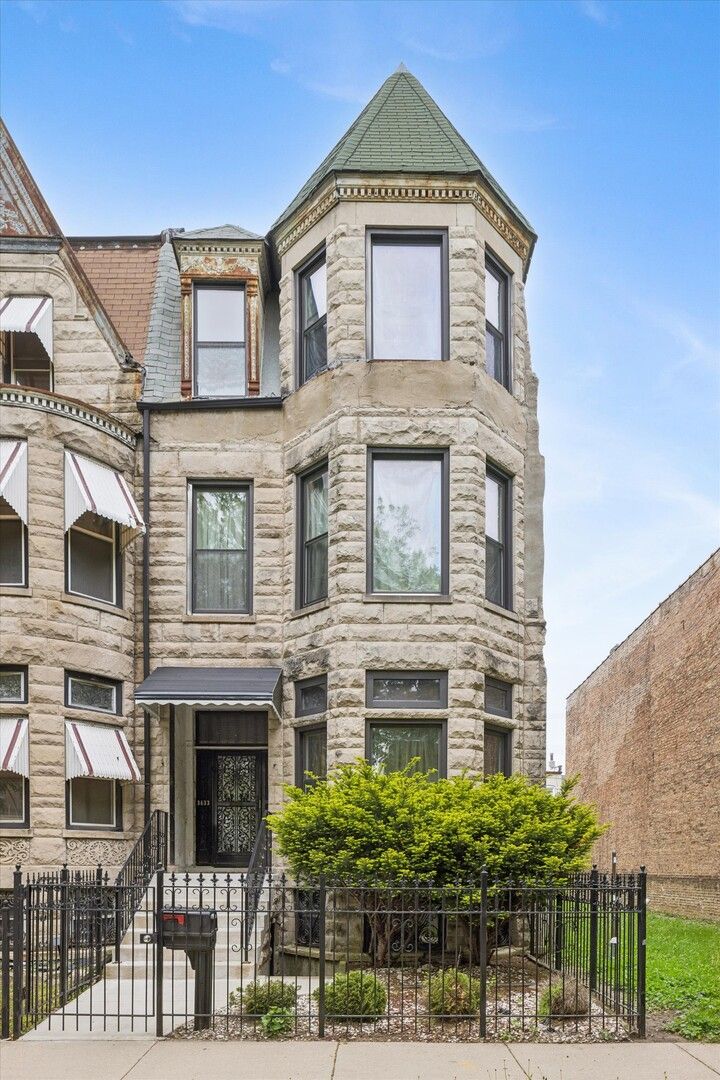 3633 S GILES Avenue — Chicago, IL 60653