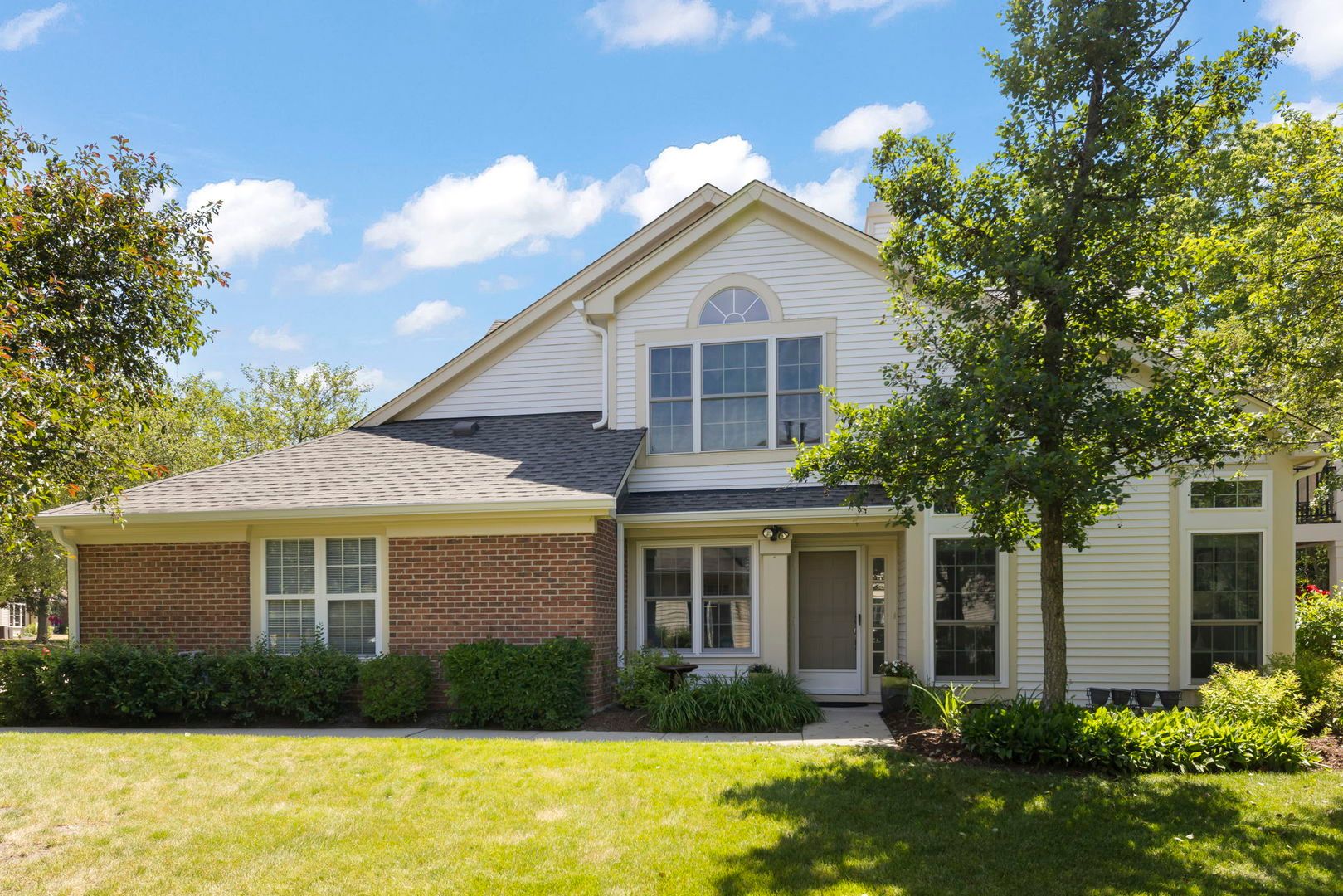 30W069 Penny Lane — Warrenville, IL 60555