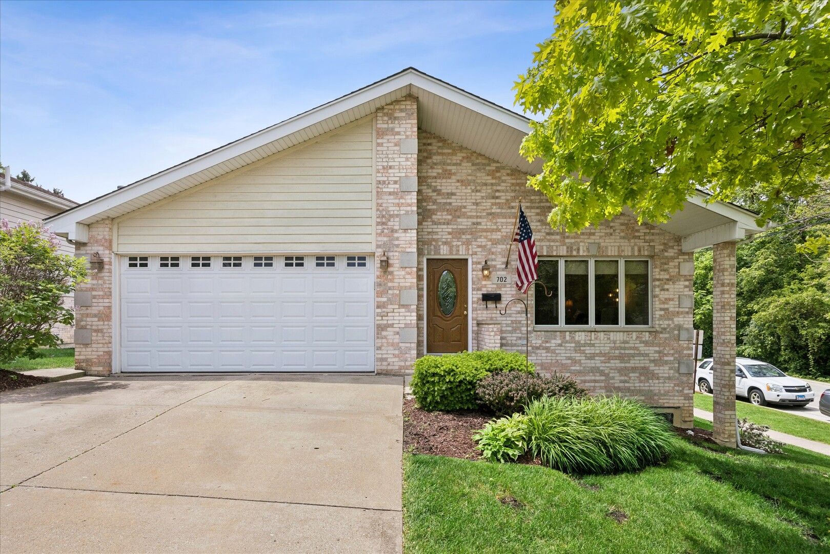 702 HICKORY Street — Lemont, IL 60439