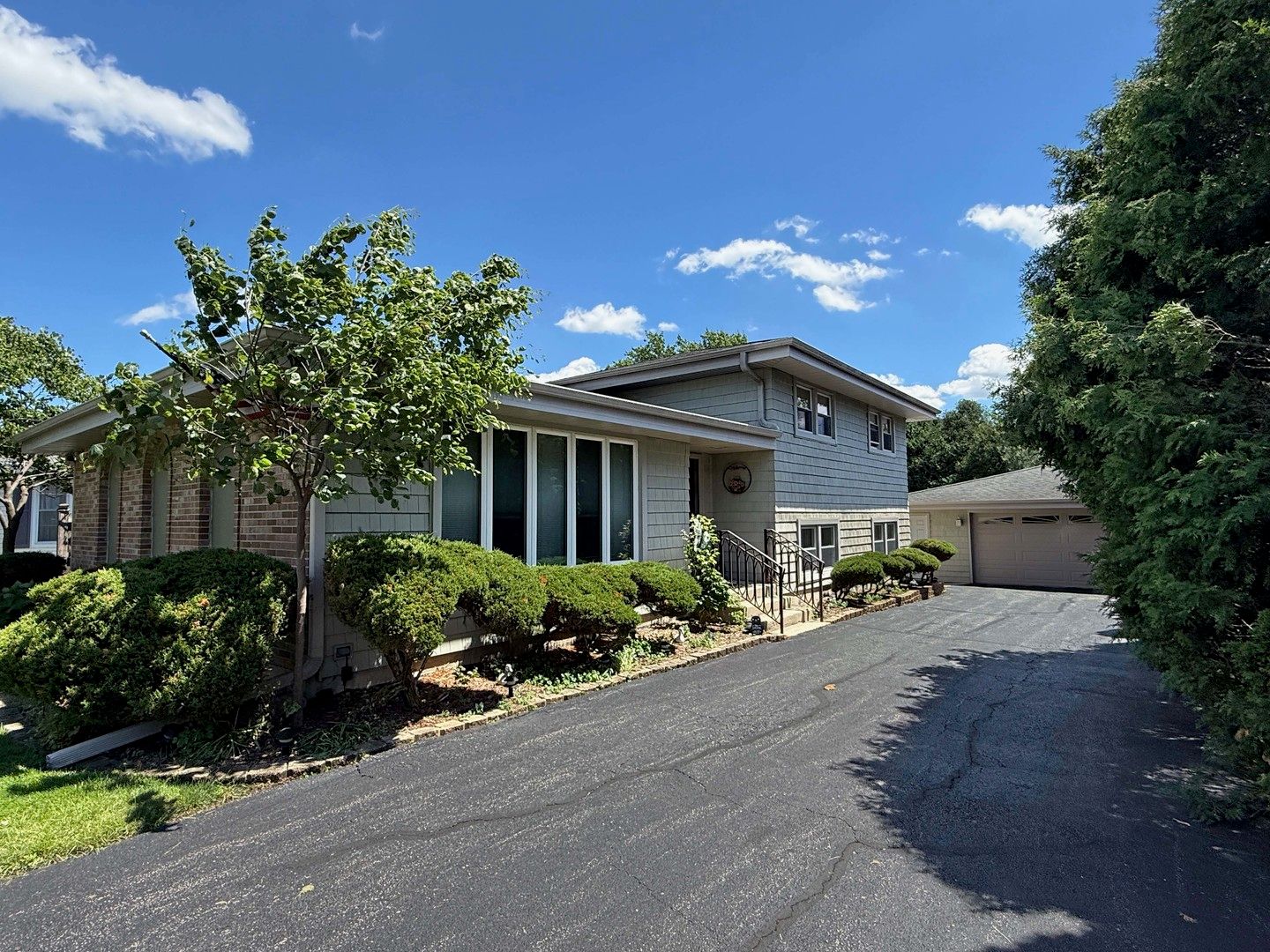 1406 Taft Avenue — Wheaton, IL 60189