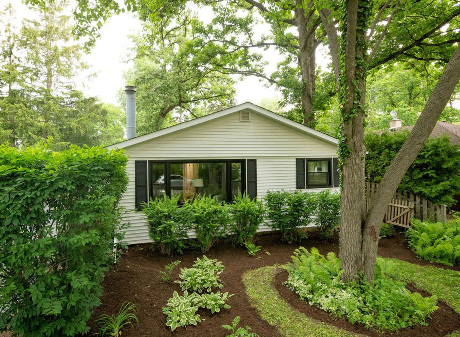 26 E Woodland Road — Lake Bluff, IL 60044