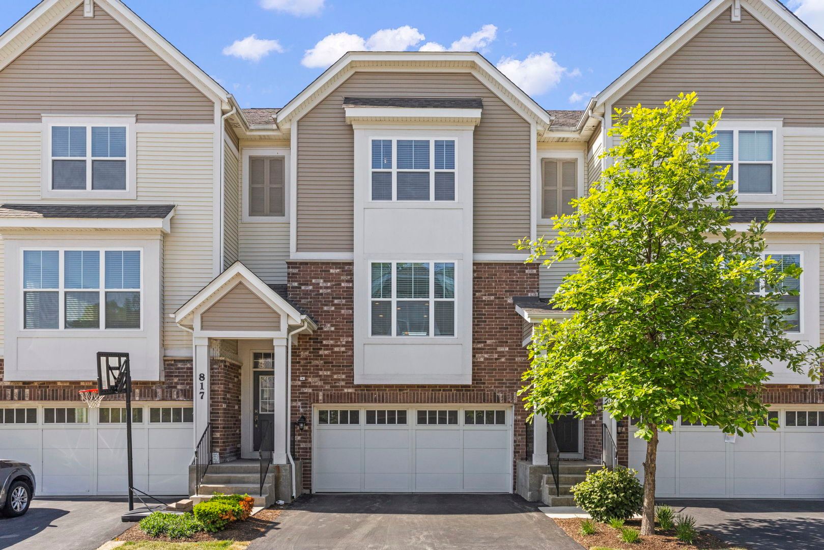 821 W Chase Lane — Palatine, IL 60067