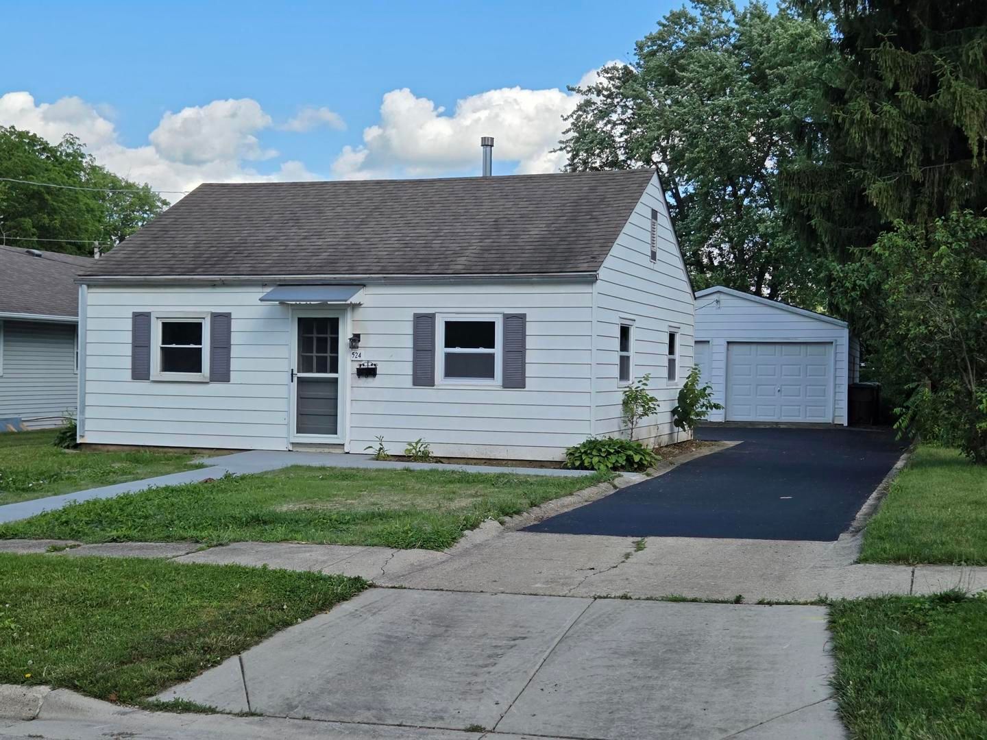524 Amsterdam Street — Woodstock, IL 60098