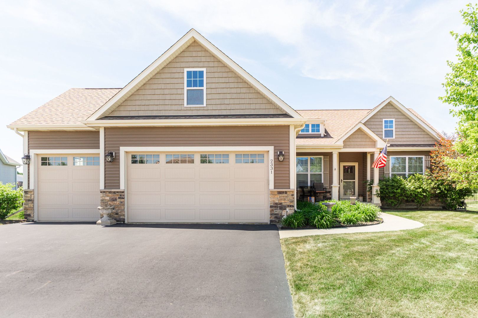 2331 Coventry Circle S — Sycamore, IL 60178