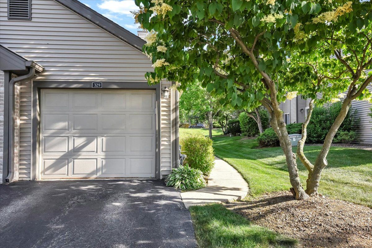 329 Grissom Court #329 — Hoffman Estates, IL 60169