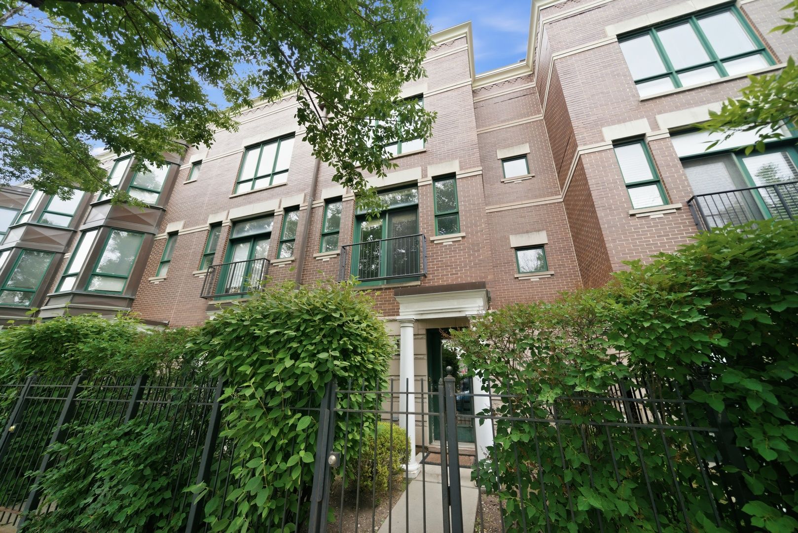 1225 N Sedgwick Street #1225 — Chicago, IL 60610