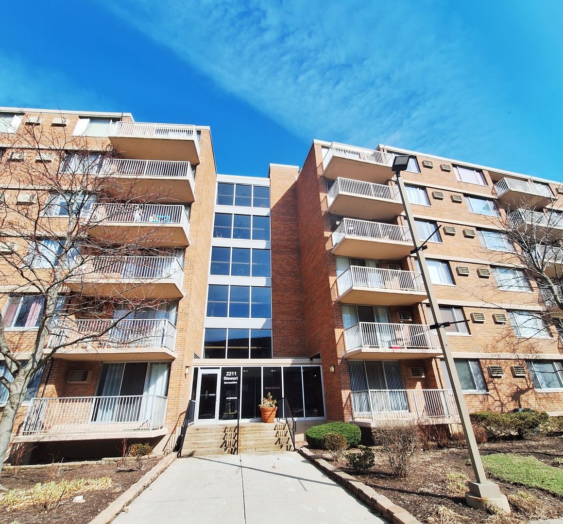 2211 S Stewart Avenue #4A — Lombard, IL 60148