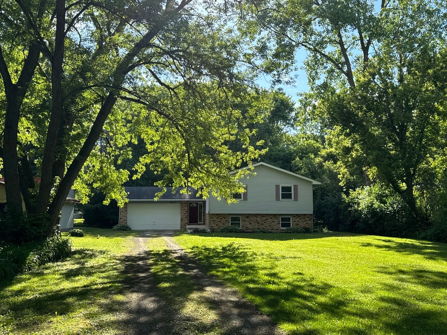 8421 Hickory Nut Grove Road — Cary, IL 60013