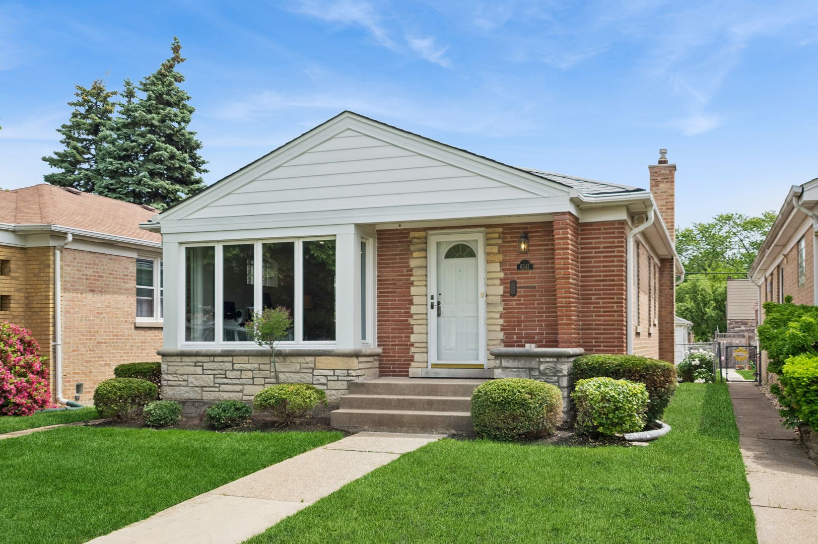 6341 N Tripp Avenue — Chicago, IL 60646