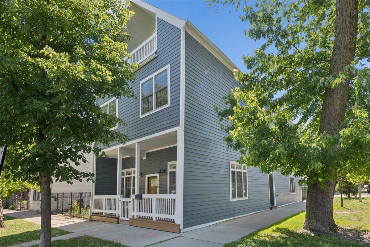 3140 N Richmond Street #1 — Chicago, IL 60618