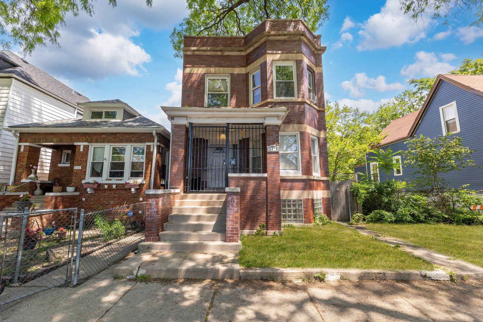 5721 S Hermitage Avenue — Chicago, IL 60636