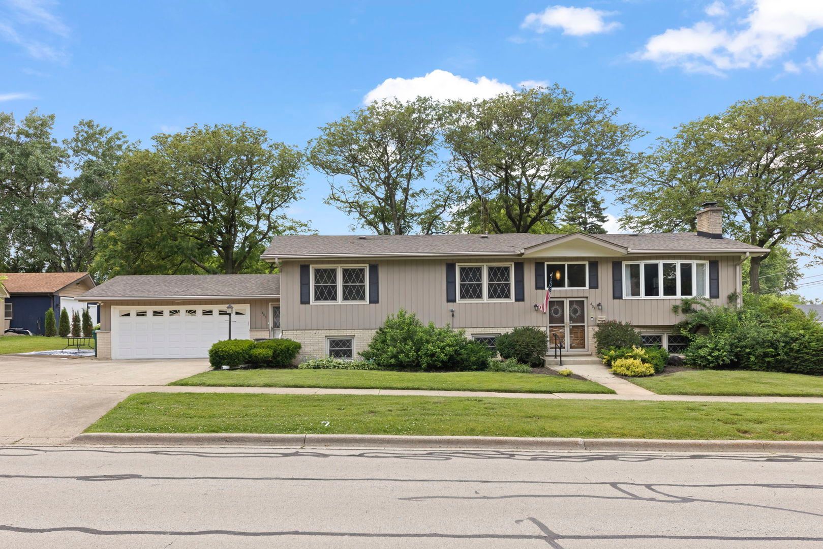 403 W Harding Road — Lombard, IL 60148
