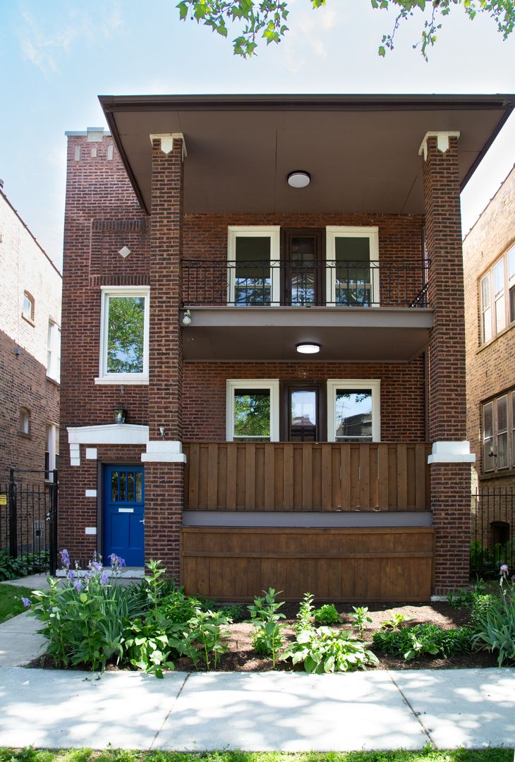 4727 W Schubert Avenue — Chicago, IL 60639