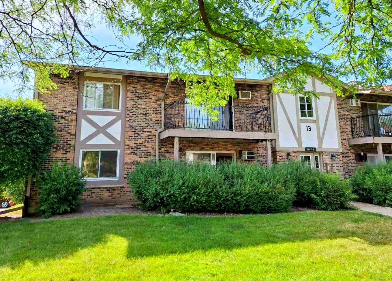 9S070 Lake Drive #108 — Willowbrook, IL 60527