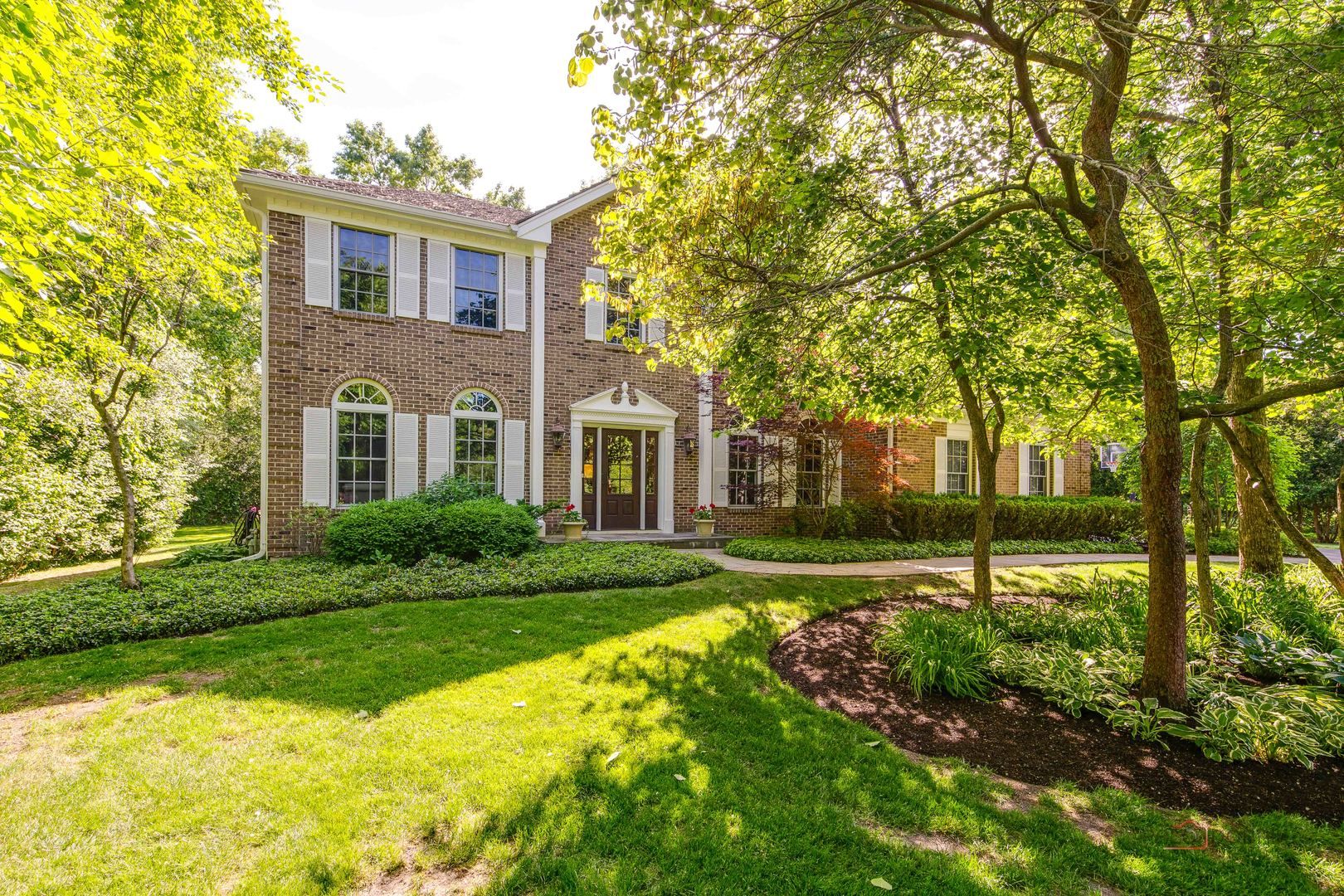 2145 Kenton Lane — Libertyville, IL 60048