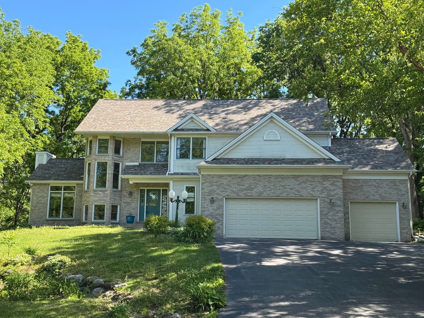 7593 Grace Drive — Roscoe, IL 61073