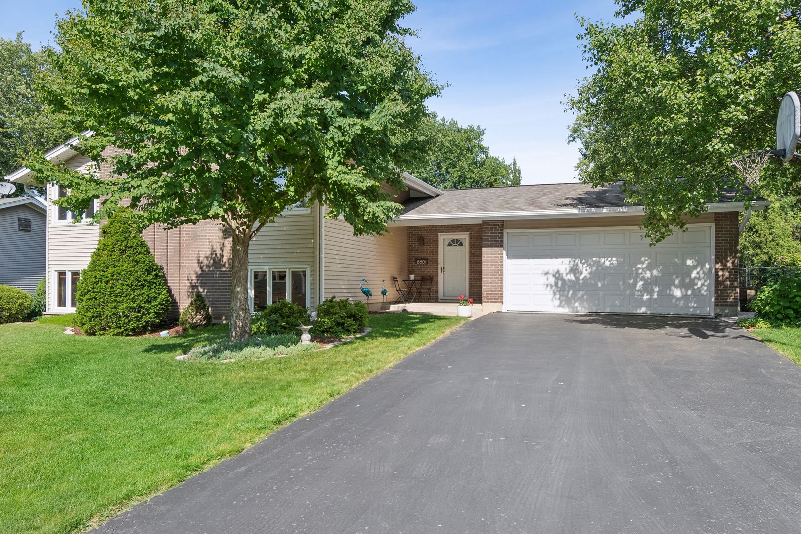 6601 MacArthur Drive — Woodridge, IL 60517