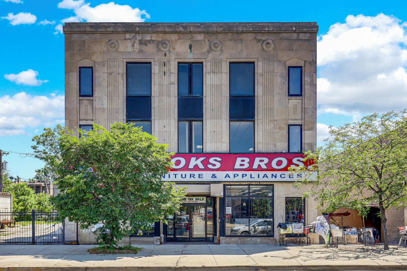 4231 W Madison Street — Chicago, IL 60624