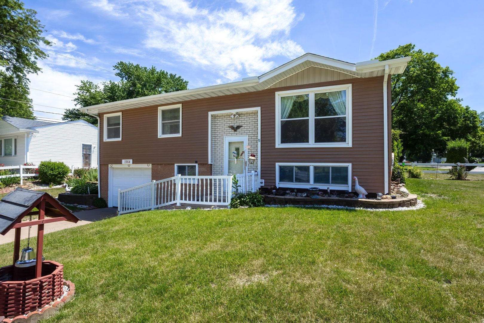 1964 N Oak Street — Bettendorf, IA 52722