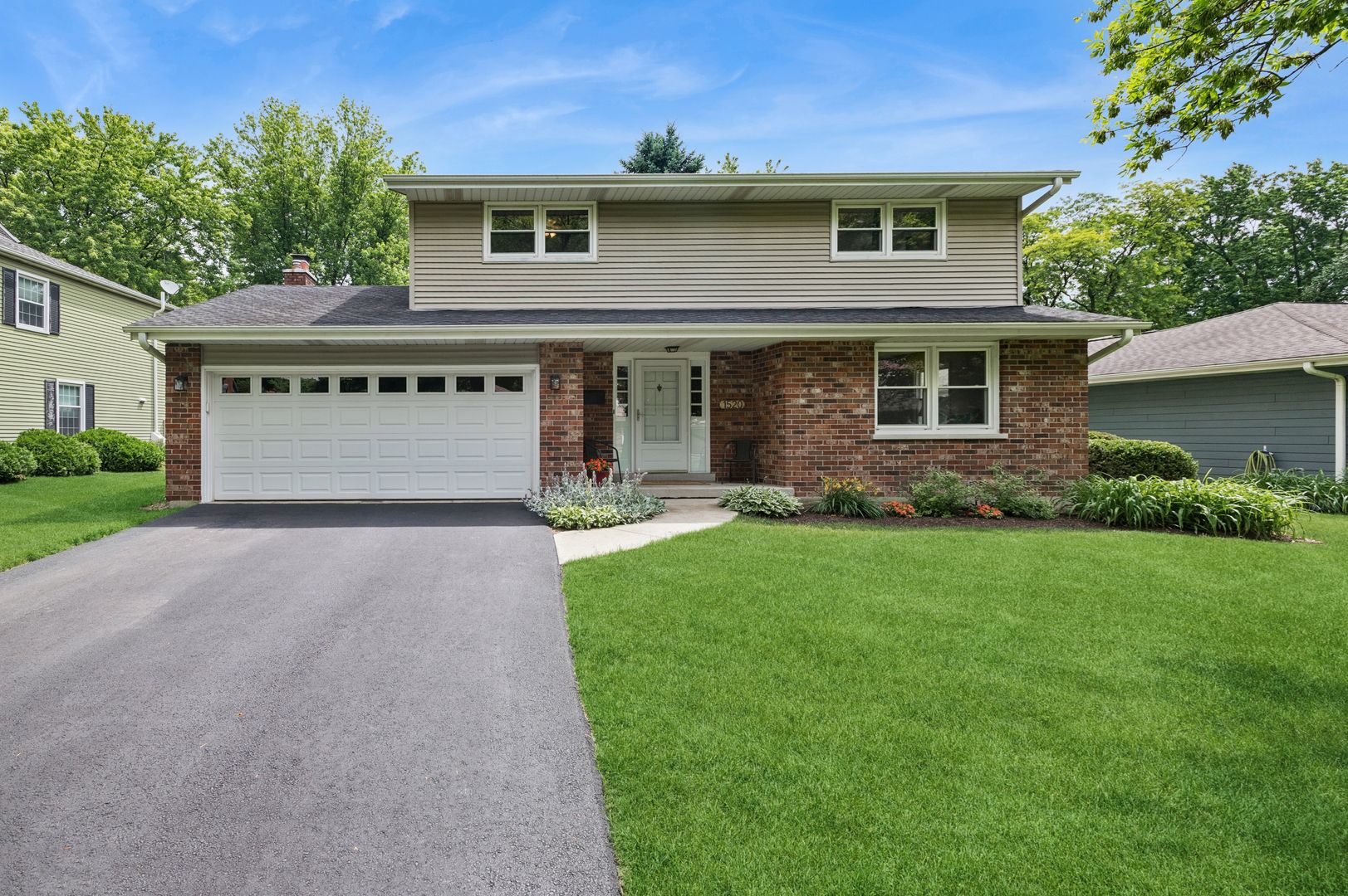 1520 Lark Lane — Naperville, IL 60565