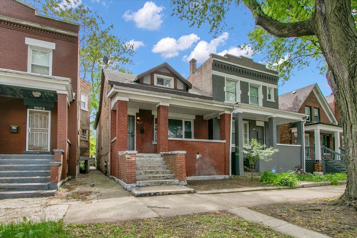 7011 S Calumet Avenue — Chicago, IL 60637