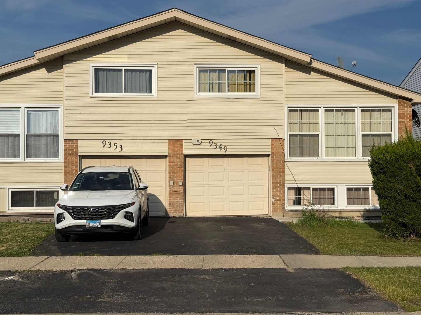 9349 Twin Oaks Lane — Des Plaines, IL 60016