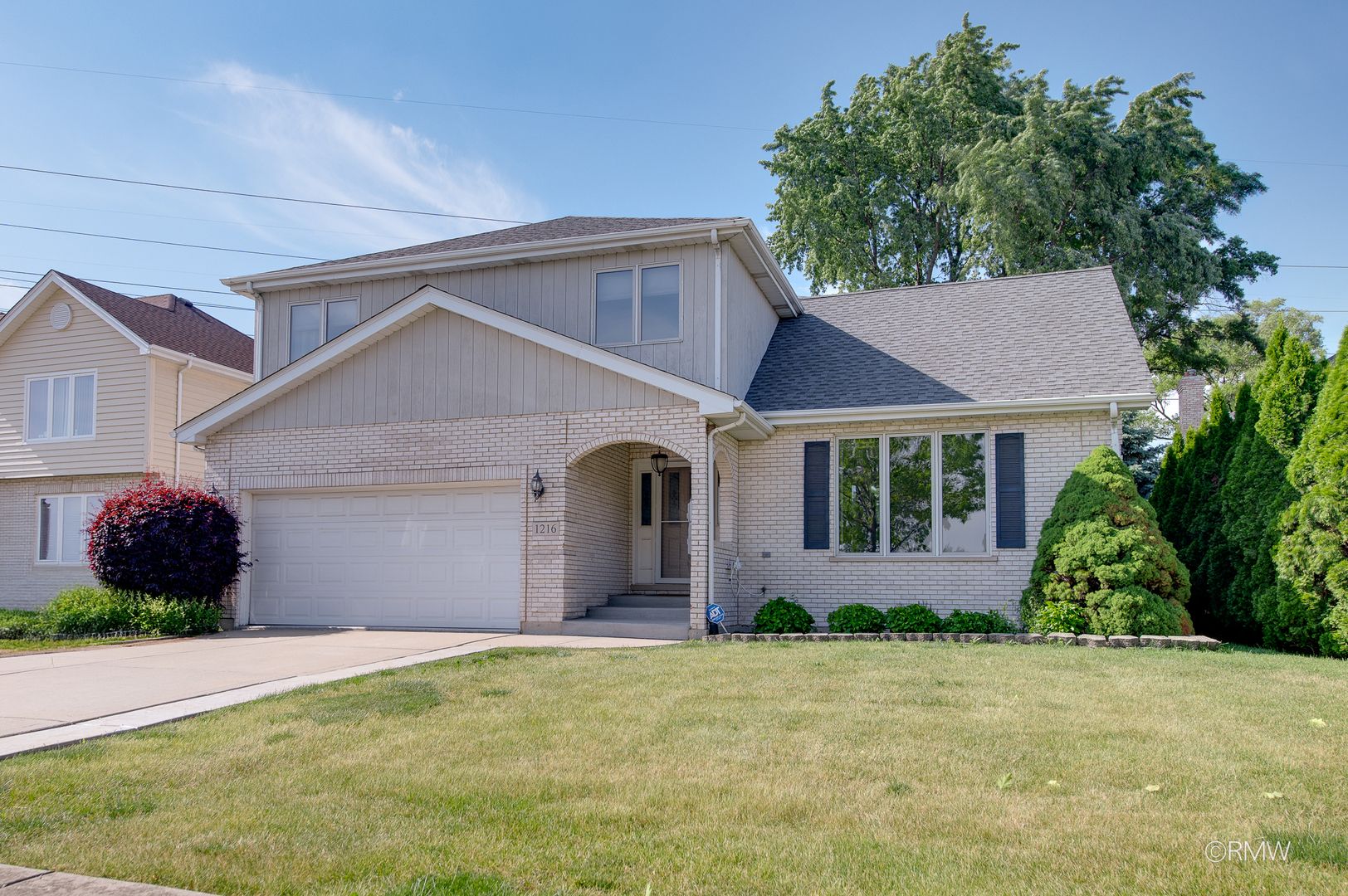 1216 W Grove Street — Addison, IL 60101