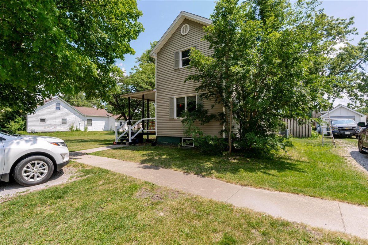 340 W 1st Street — El Paso, IL 61738