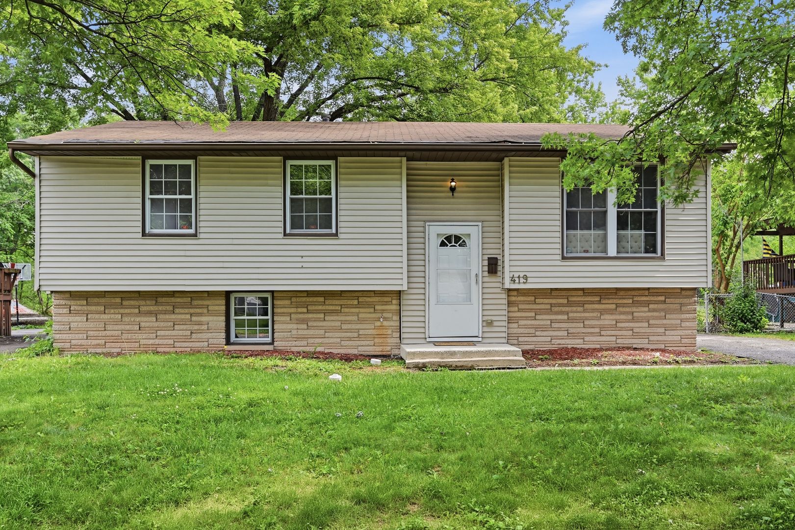 419 E Maple Drive — Glenwood, IL 60425