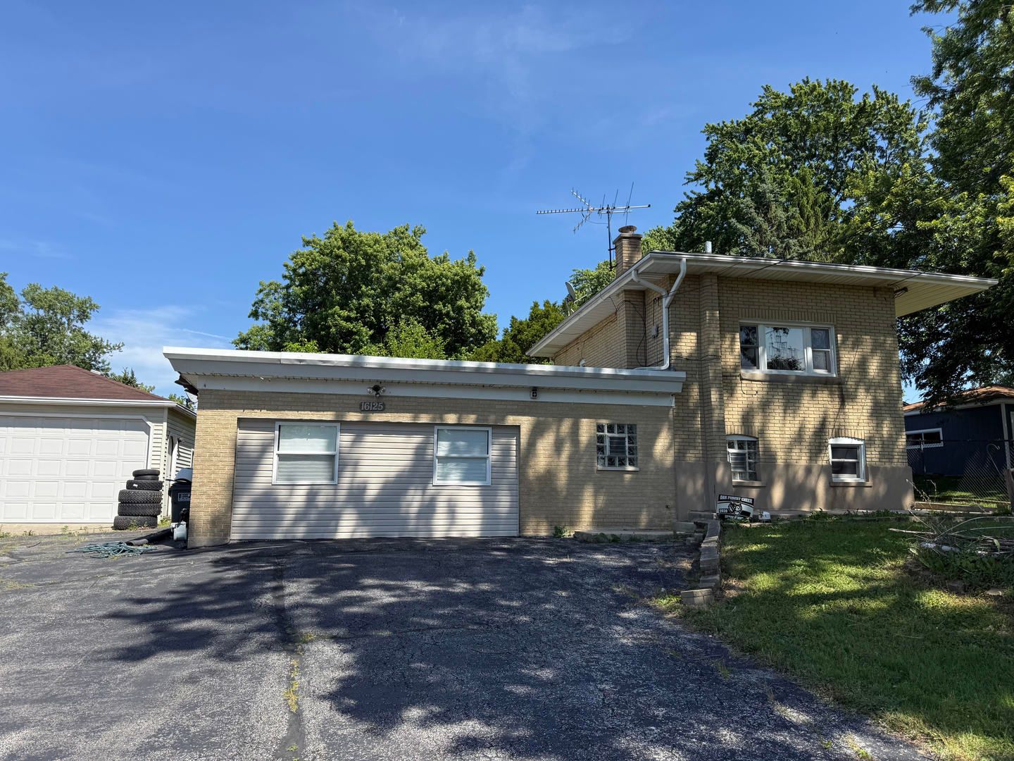 16125 Forest Avenue — Oak Forest, IL 60452