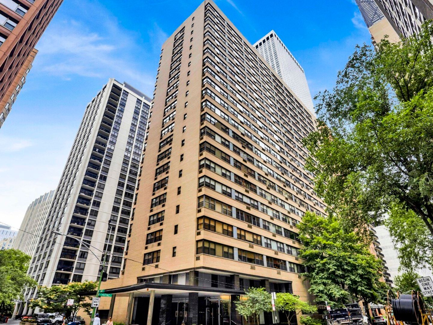 850 N DeWitt Place #7K — Chicago, IL 60611