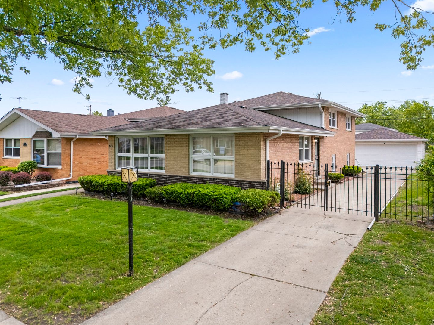 8737 S 50th Avenue — Oak Lawn, IL 60453