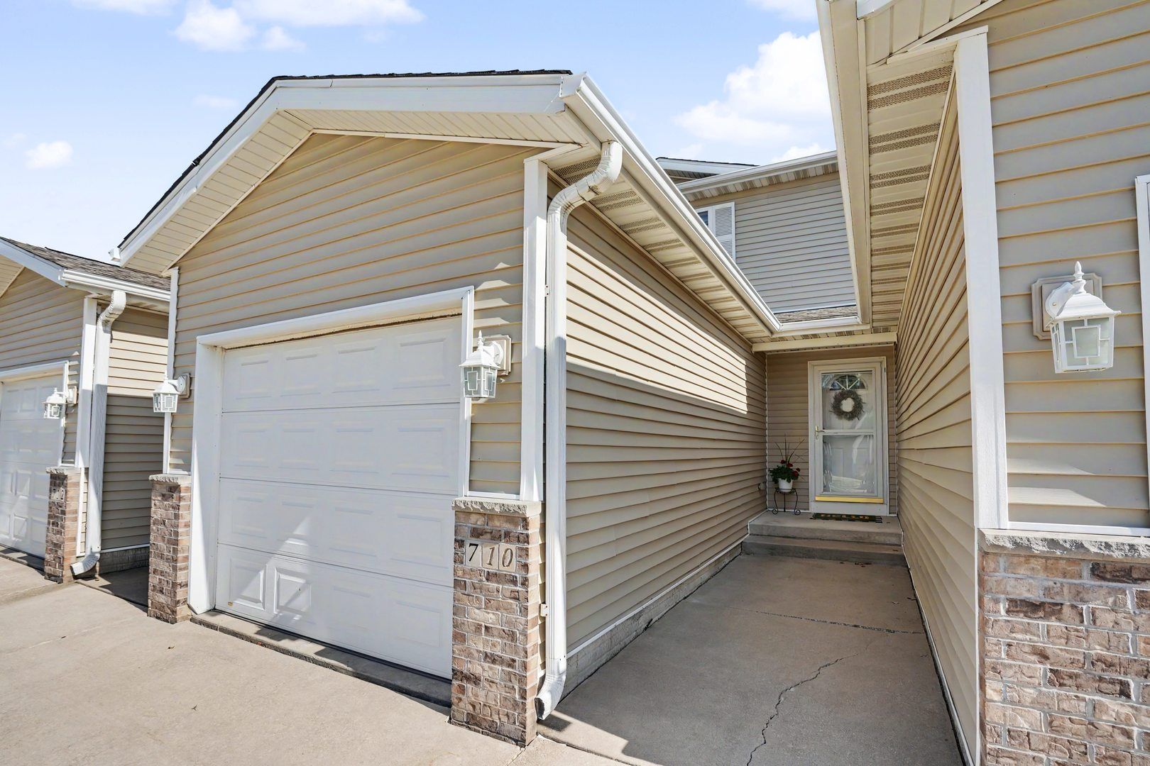 710 Prairie Meadow Drive — Blue Grass, IA 52726