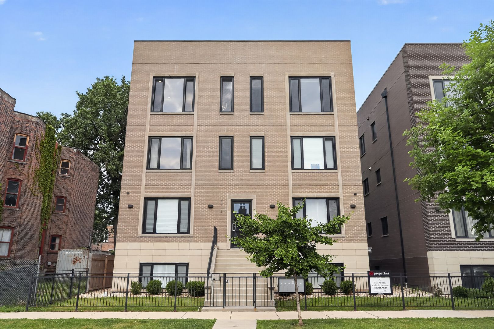 4816 S Saint Lawrence Avenue #301 — Chicago, IL 60615