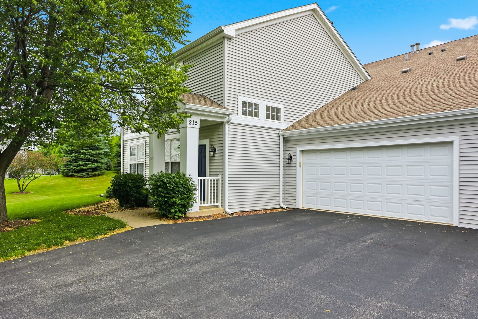215 Grays Drive — Oswego, IL 60543