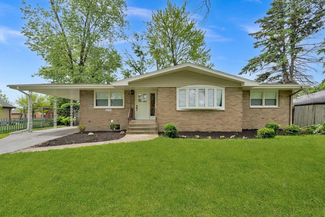 3245 S Manor Drive — Lansing, IL 60438